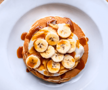 Valgupannkoogid – proteiinirikkad ja tervislikud hommikusöögid IRON DUSTist